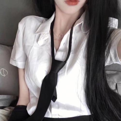 明月照沟渠海报